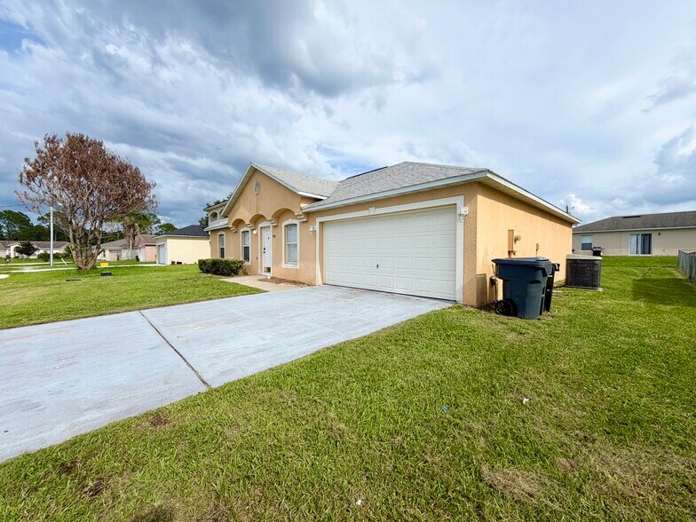 Building Photo - 47 Sawfish Ct