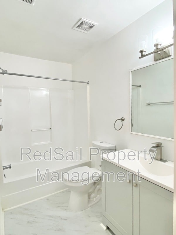 Building Photo - 568 Candle Ln