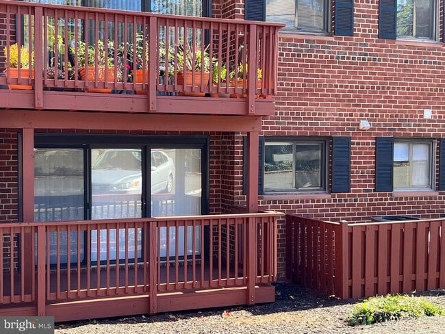 Building Photo - 2704 Dartmouth Rd