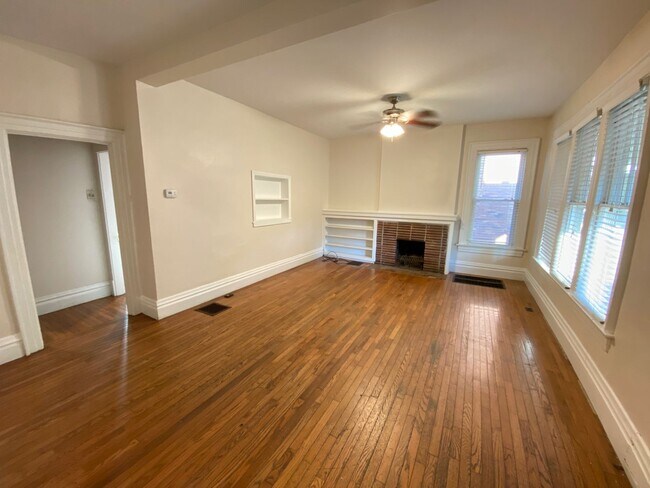 Building Photo - 215 E 16th Ave