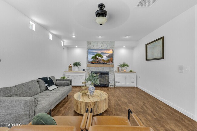 Building Photo - 2085 Paseo Del Prado Dr