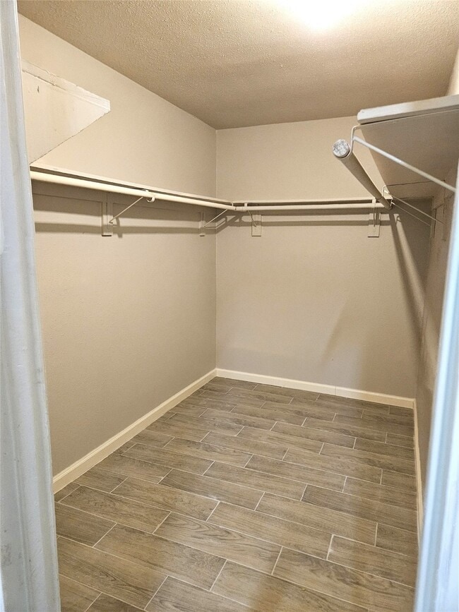 Building Photo - 17135 Hewing Dr