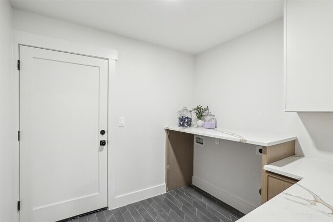 Building Photo - 12540 High Meadow Dr