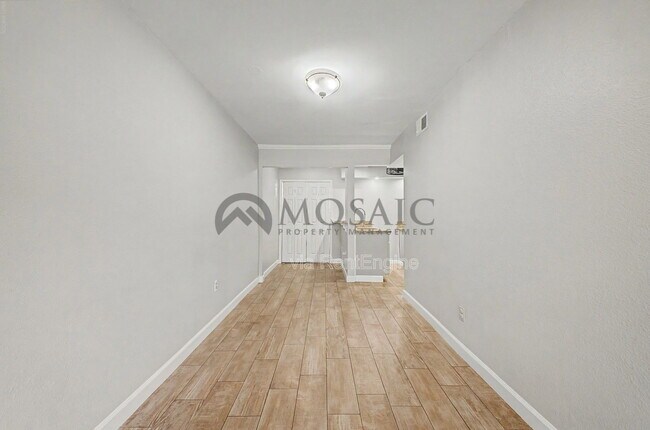 Building Photo - 461 W Holmes Ave