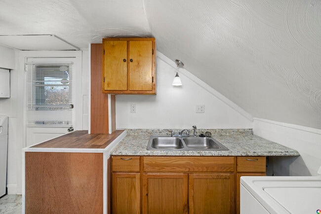 Building Photo - 1270 Old Buckroe Rd