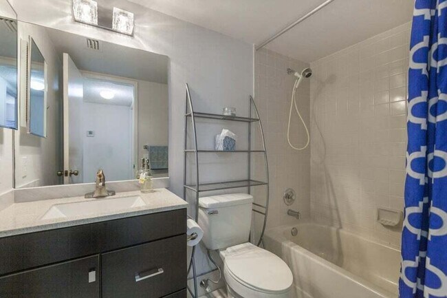 Building Photo - 2230 N Cypress Bend Dr