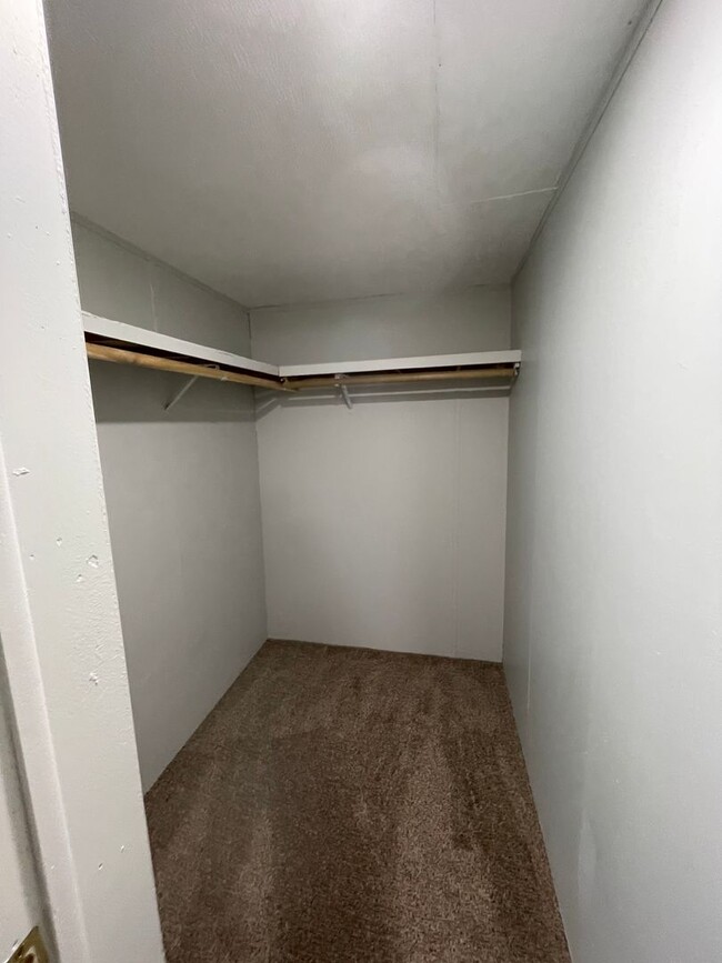 Building Photo - 3 Bedroom, 2 Bath Single Family Home