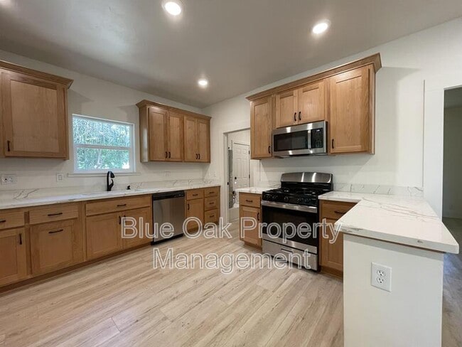 Building Photo - 556 Humboldt Ave