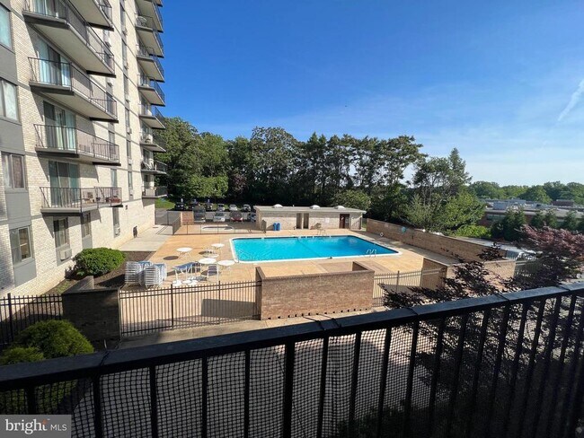 Building Photo - 3245 Rio Dr