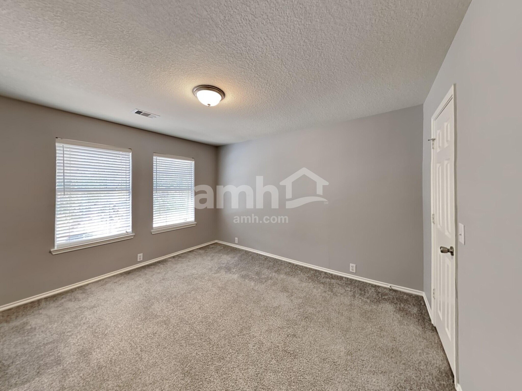 Building Photo - 5926 Baldwin Elm St