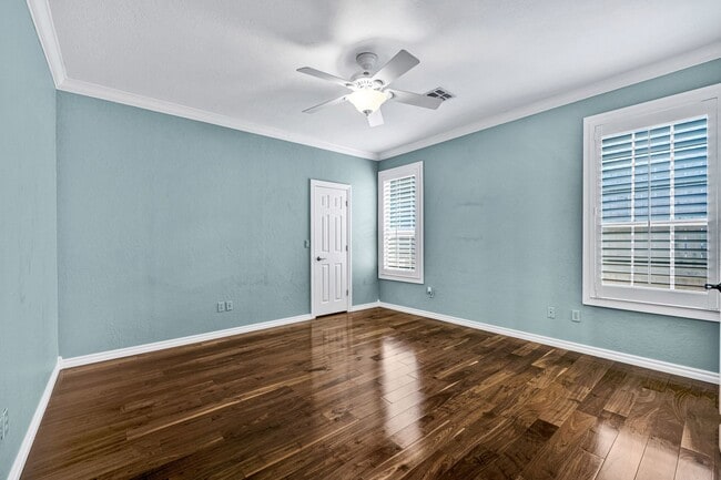 Building Photo - 404 NW 76th- Hot new listing!