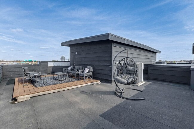 Building Photo - 4115 Chartres St