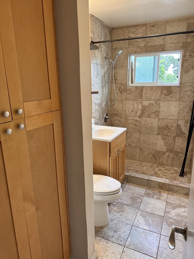 Building Photo - Remodeled 2 Bed/1 Bath unit in North Park w/ Private Yard!