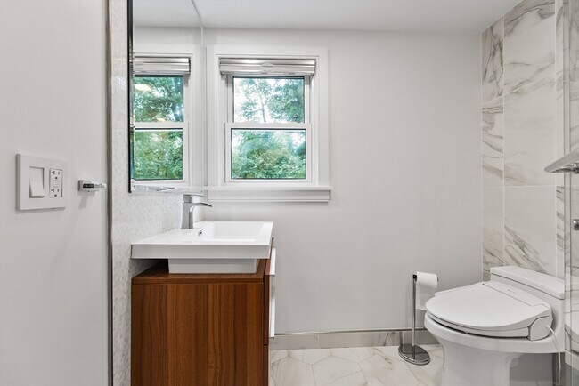 Building Photo - 4 Hadley Rd