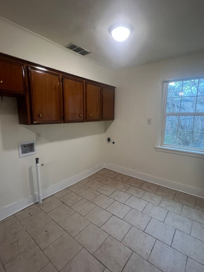 Building Photo - Home for Rent $1000