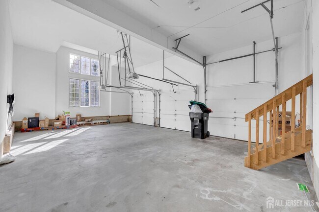 Building Photo - 4 Stults Dr