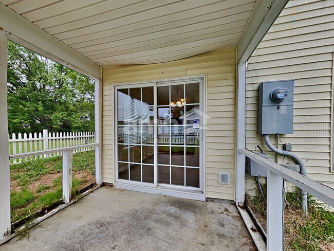 Building Photo - 318 Sunburst Way