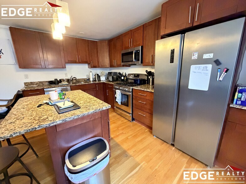 Building Photo - 1798 Beacon St