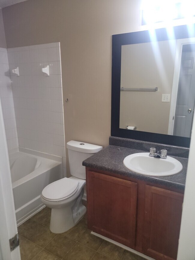 Building Photo - Four Bedroom Town Home Total Electric