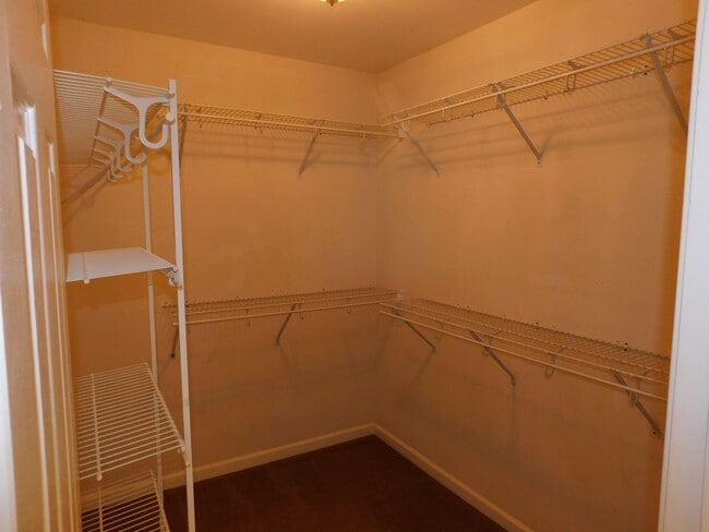 Building Photo - Great home in a desirable neighborhood!