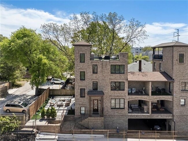 Building Photo - 631 Boulevard NE
