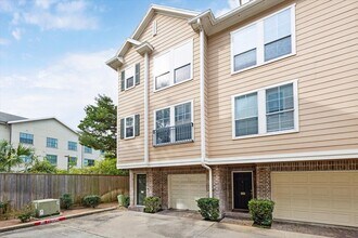 Building Photo - 3001 Murworth Dr