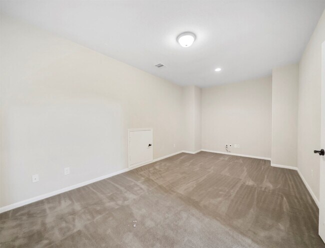 Building Photo - 4919 Blackwater Ln