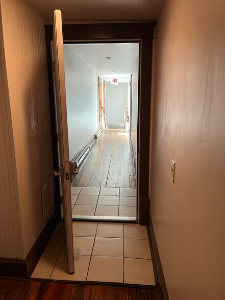 Door way to entry hallway - 117 N Front St