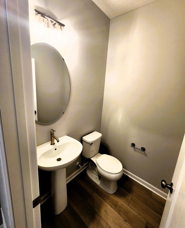 Main floor 1/2 - 13616 Busch Ln