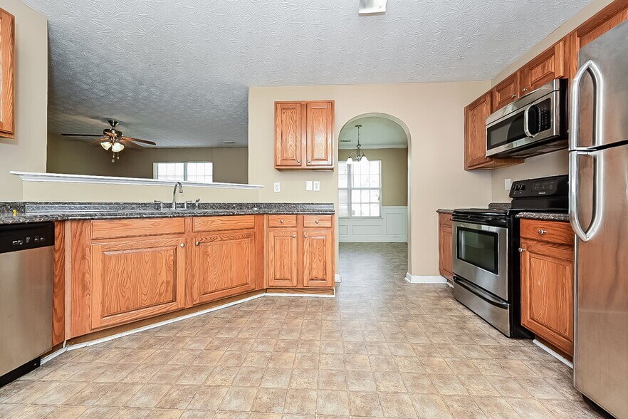 Building Photo - 7420 Garnet Dr