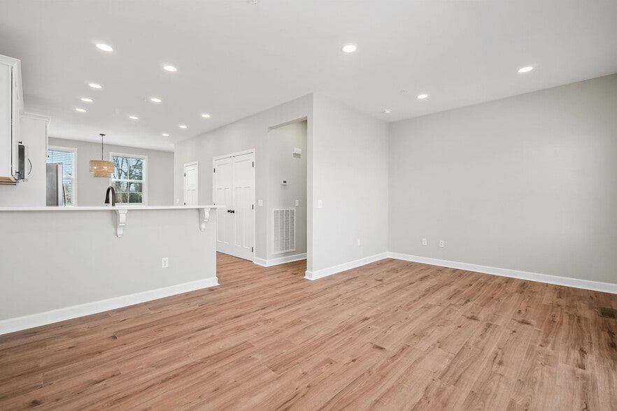 Building Photo - 279 Scott Ave