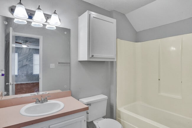 Building Photo - 324 N Grove Cir