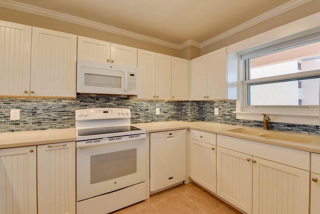 Building Photo - 2601 S Roosevelt Blvd