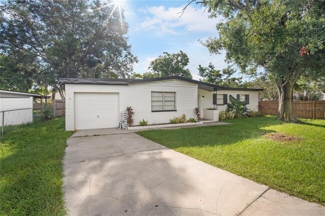 Primary Photo - 9618 Pineridge Ave