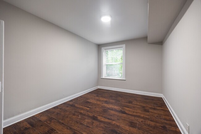 Building Photo - 6300 N Oakley Ave