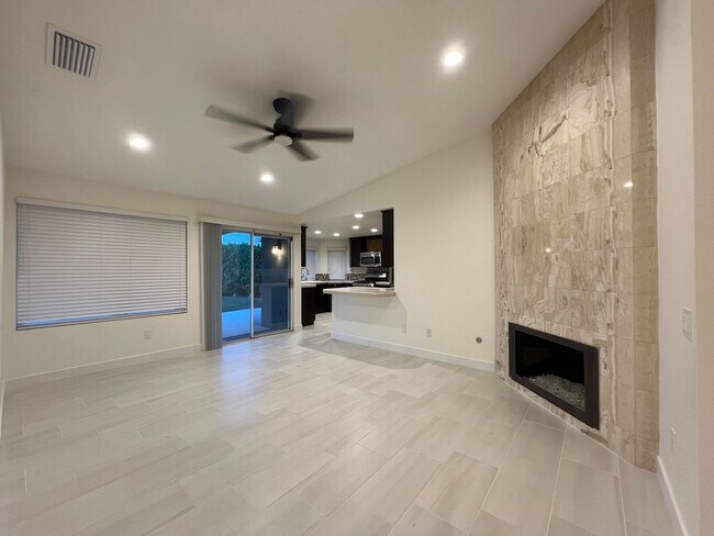 Building Photo - Gorgeous 3 bedrooms, 2 baths in highly desired North La Quinta