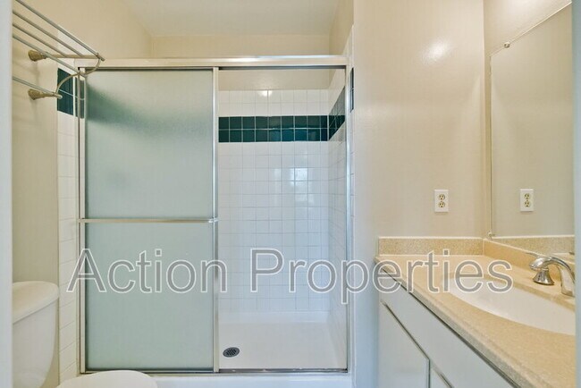 Building Photo - 49 Showers Dr