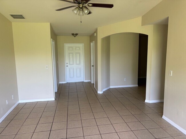 Building Photo - 4756-4758 28 ST SW