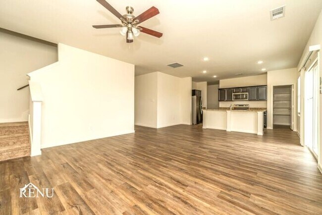 Building Photo - 715 Oakhurst Dr