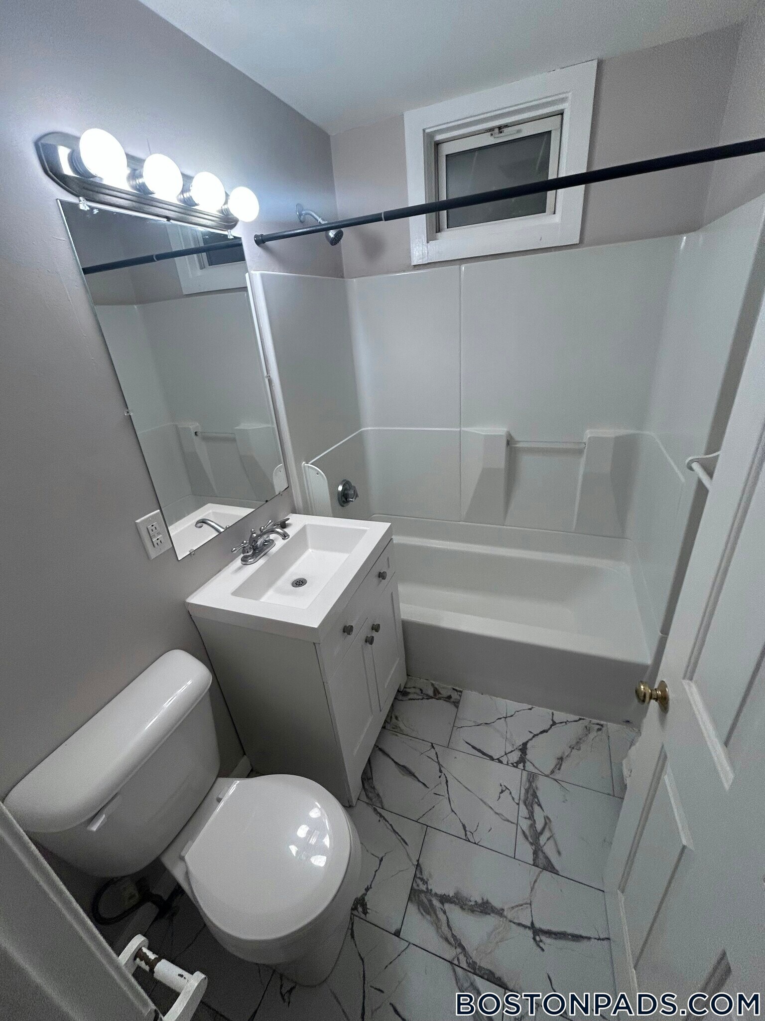 Building Photo - 95 Willowwood St