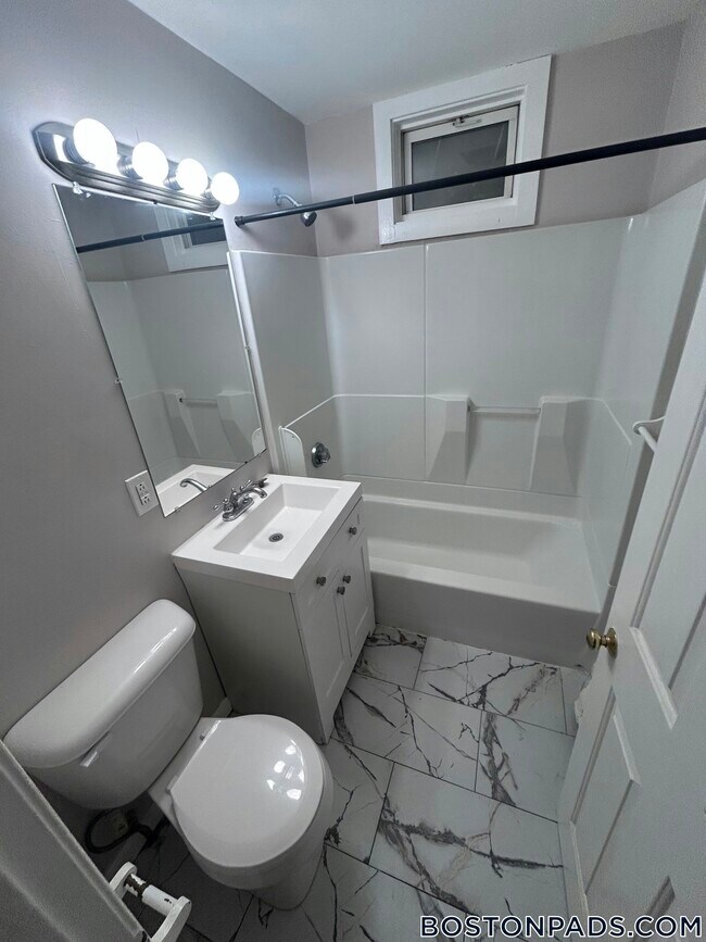 Building Photo - 95 Willowwood St