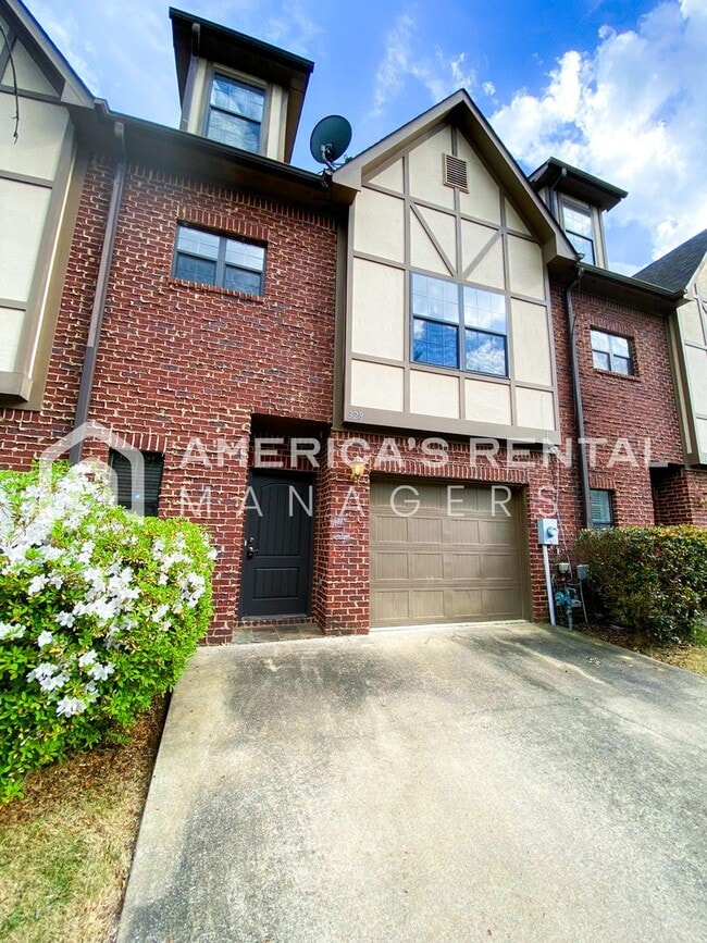 Building Photo - Townhome For Rent In Hoover!!! Available now!