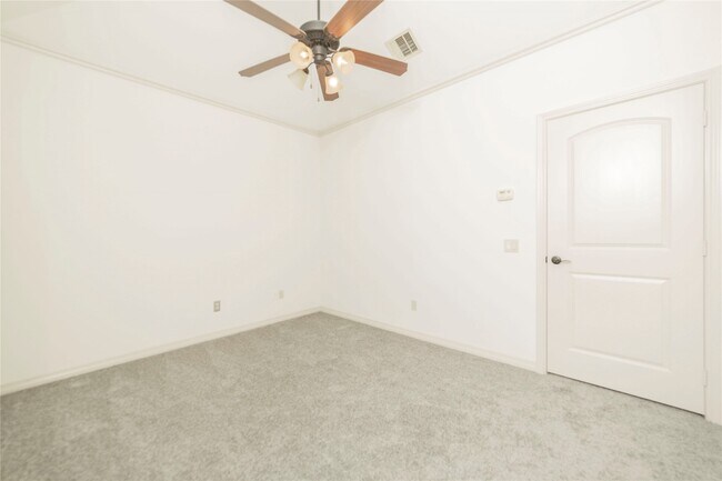 Building Photo - 3123 Fairdale Oaks E