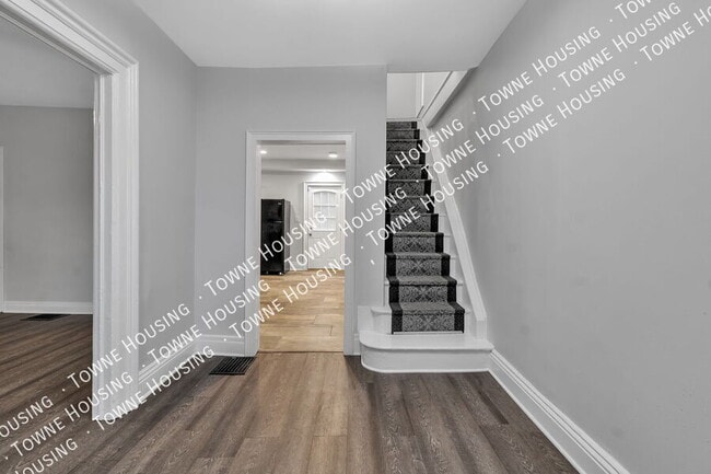 Building Photo - 105 Mariner St