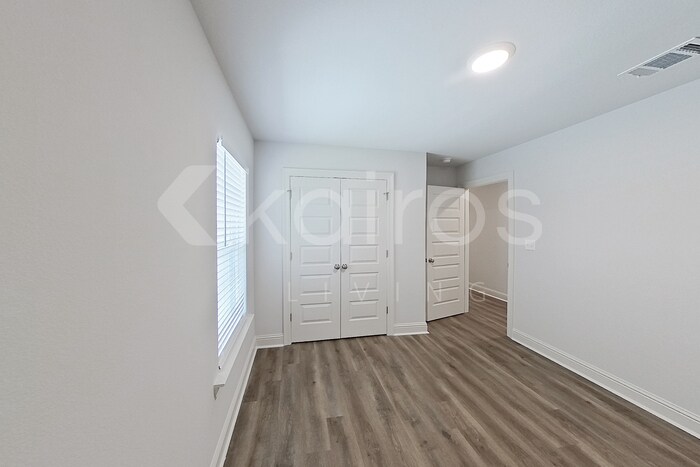 Building Photo - 8025 Hendrick Dr