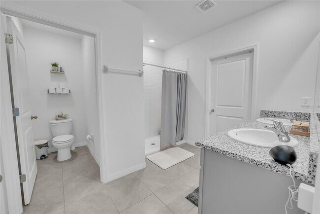 Building Photo - 8237 Juning Cv