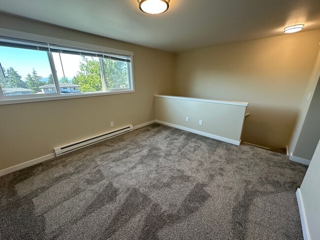 Building Photo - 2145 Eastview Pl