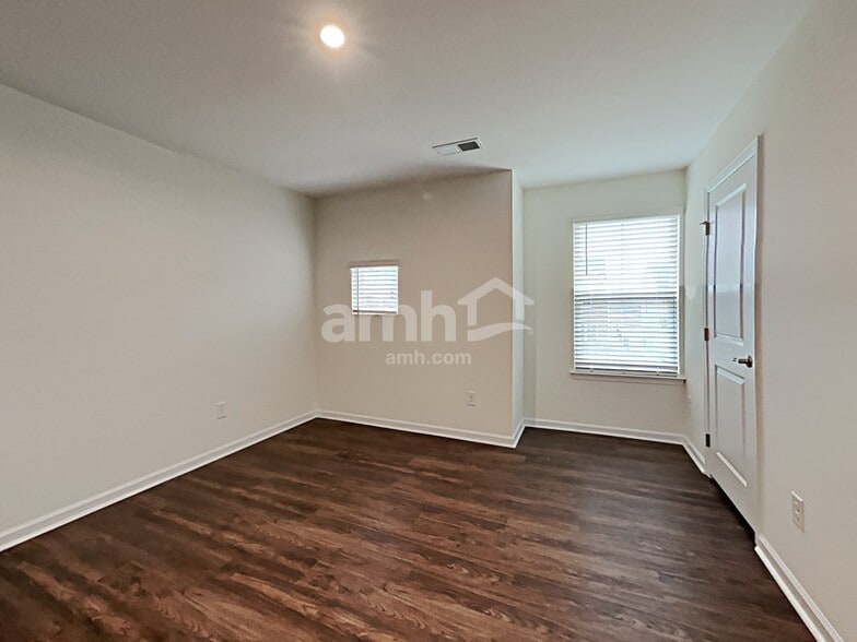 Building Photo - 5054 Twin River Dr