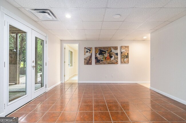 Building Photo - 1402 McLendon Dr