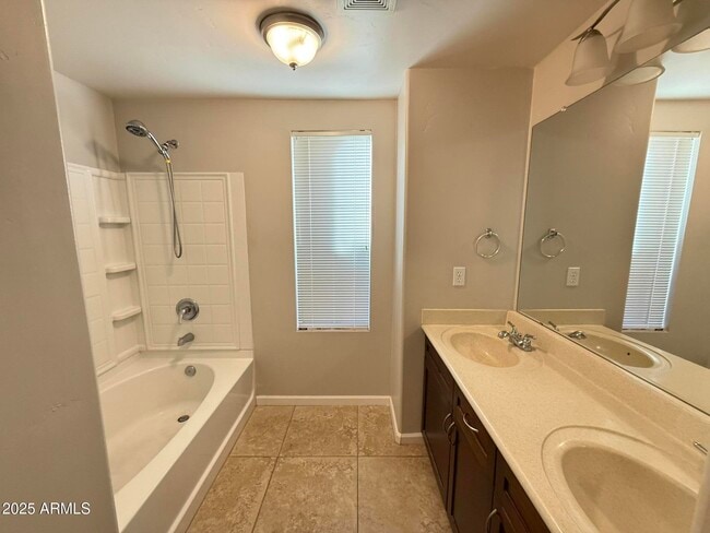 Building Photo - 1920 E Bell Rd